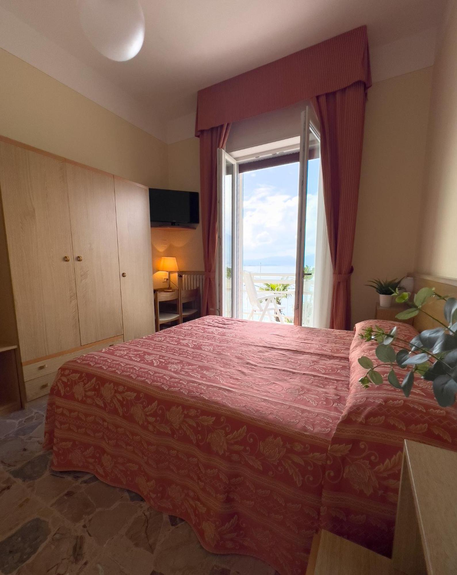 Hotel Benacus Torri Del Benaco