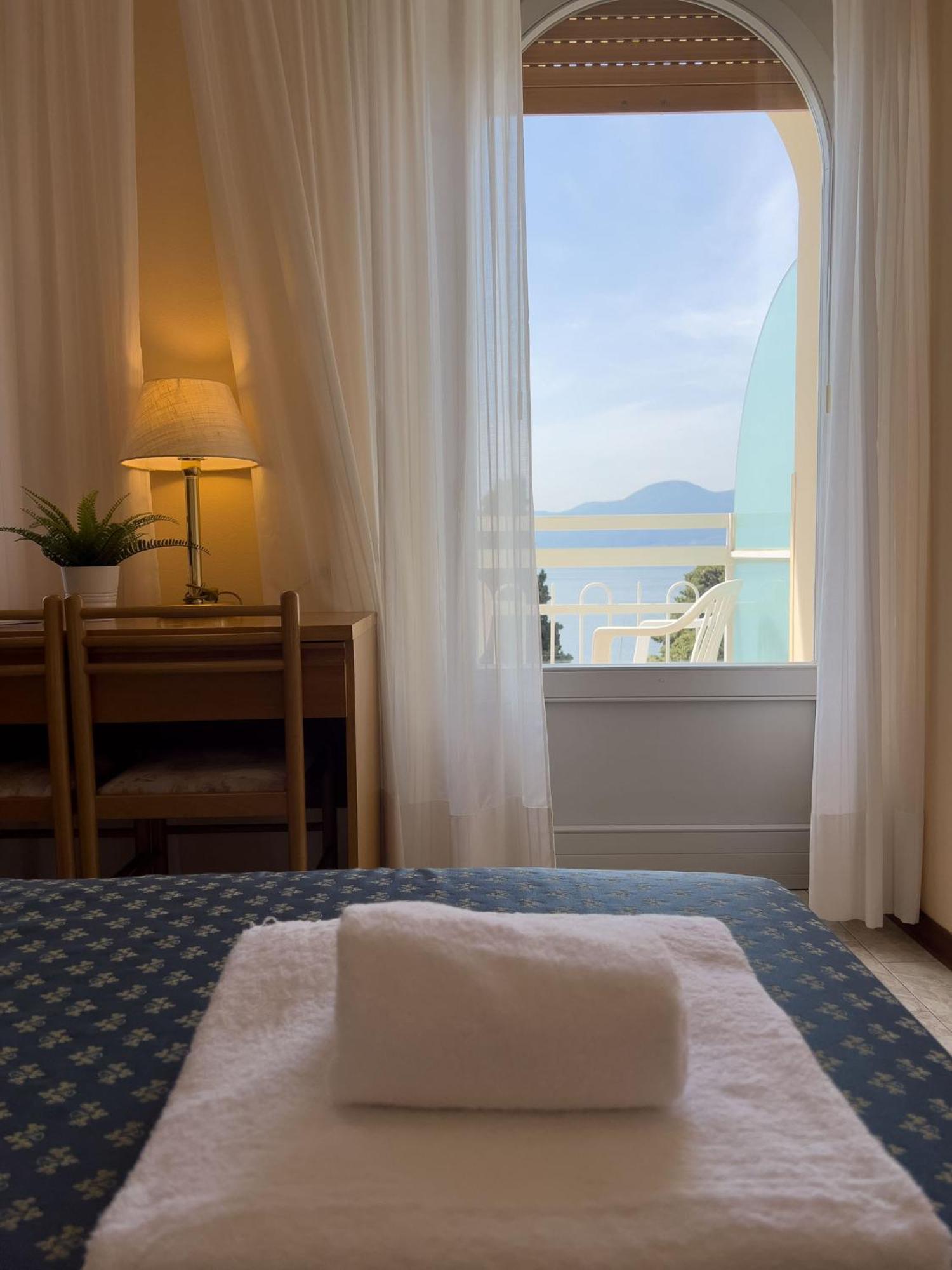 Benacus 3* Torri Del Benaco