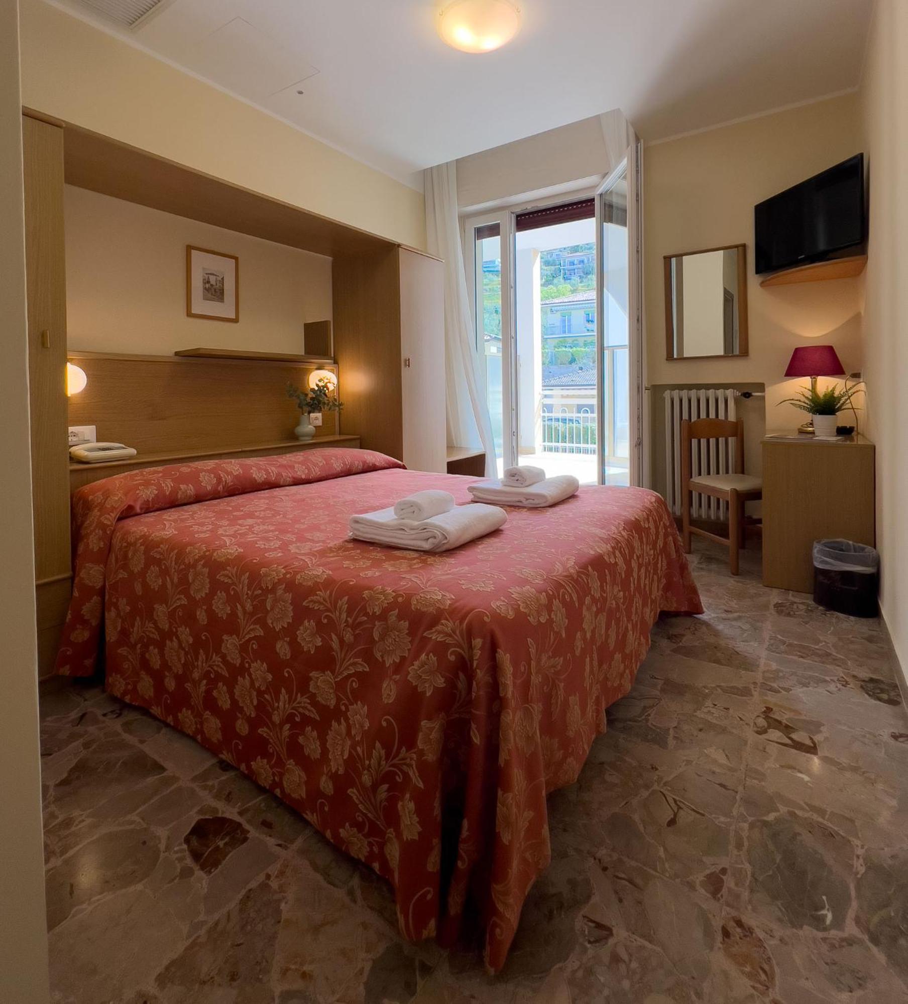 Benacus Hotel 3*