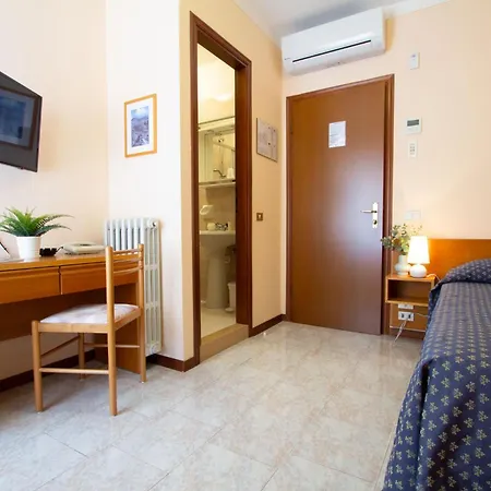 Hotel Benacus Torri Del Benaco Exterior photo