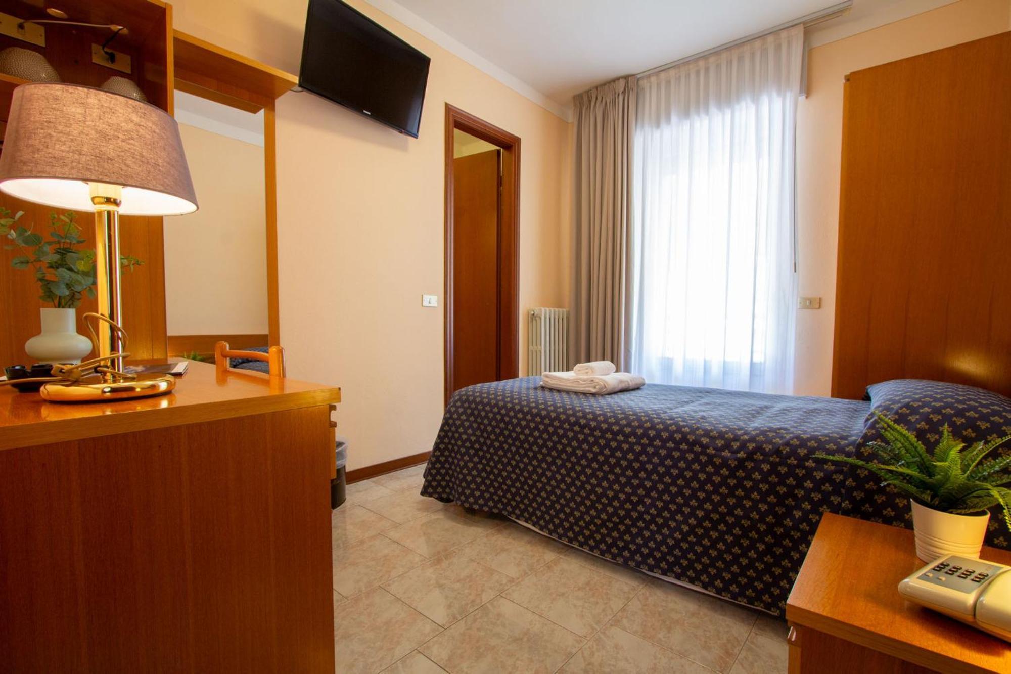 Hotel Benacus Torri Del Benaco