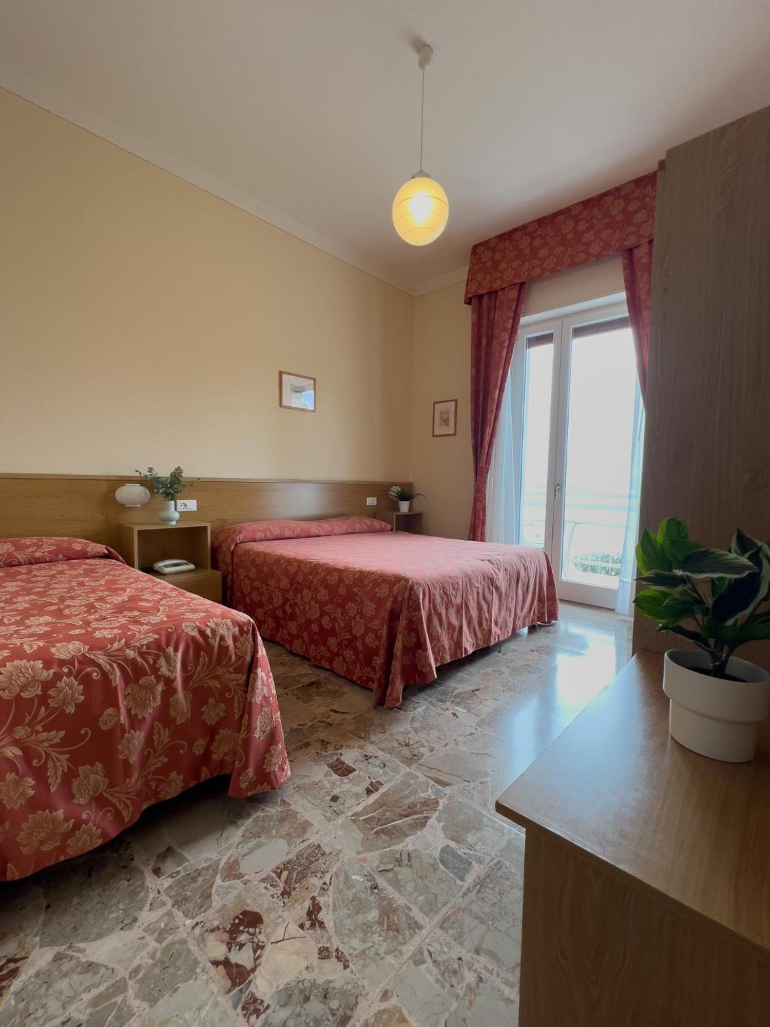 Benacus Hotel 3*